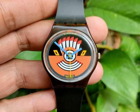 Swatch '86 Ruffled Feathers GF100